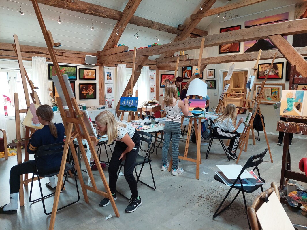 De unge kunstnerene i aksjon. De unge kunstnerene i aksjon.