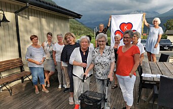 Todalen Sanitetsforening med gave til gardspensjonat for demente