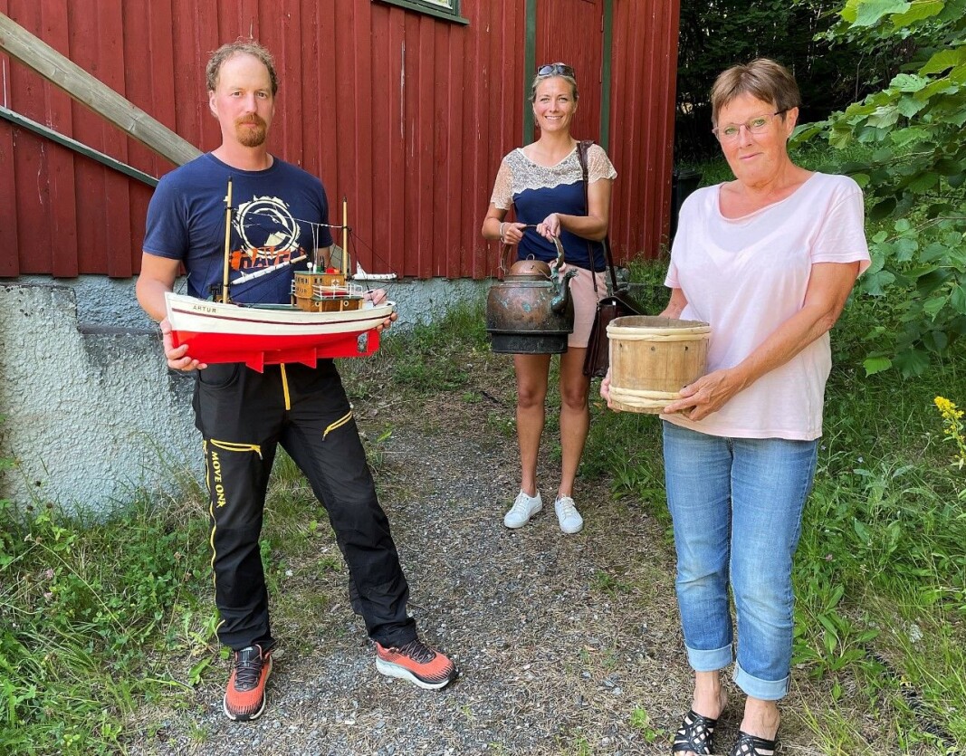 Variert: Styremedlemmer i Bøfjorden Historielag klare til ny sesong. Sommaren byr på stoff om båtar og sjøfolk (Tore Sannes, t.v.), kaffeservering – om enn ikkje av storkjelen frå DS «Bøfjord» (Gunnhild Vetleseter Bøe) og meir landleg kultur (Kirsten Baadnæs Bøe) Variert: Styremedlemmer i Bøfjorden Historielag klare til ny sesong. Sommaren byr på stoff om båtar og sjøfolk (Tore Sannes, t.v.), kaffeservering – om enn ikkje av storkjelen frå DS «Bøfjord» (Gunnhild Vetleseter Bøe) og meir landleg kultur (Kirsten Baadnæs Bøe)