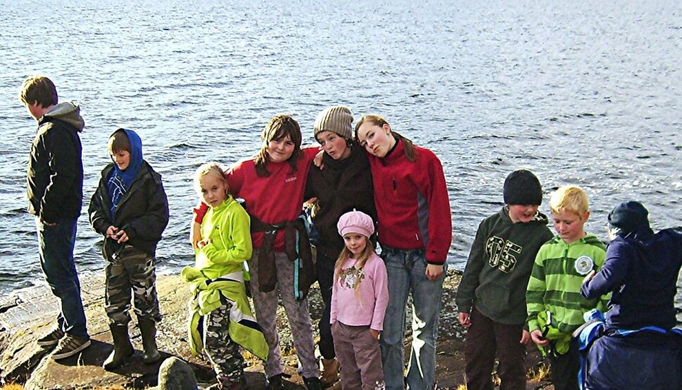Mannbjønnberget: Her hoppa gjetarjenta i sjøen for å koma unna bamsen. Biletet er frå ein skuletur i 2009.