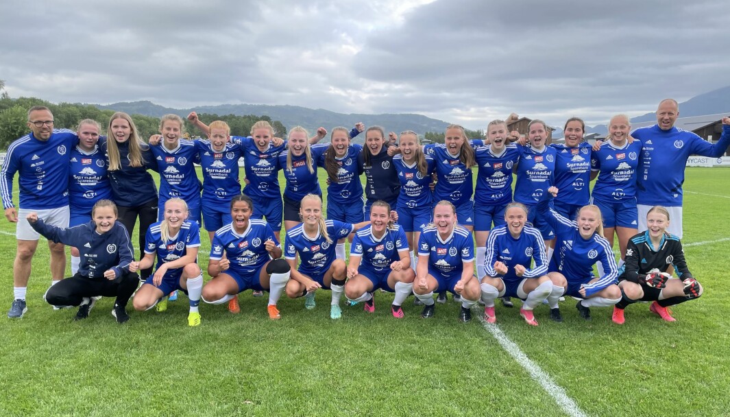 Surnadal/Søya/Todalen-damene imponerte stort då dei fredag ettermiddag slo 2. divisjonslaget Træff 4-1 heime på Syltøran.