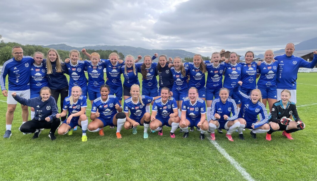 Surnadal/Søya/Todalen-damene imponerte stort då dei fredag ettermiddag slo 2. divisjonslaget Træff 4-1 heime på Syltøran. Surnadal/Søya/Todalen-damene imponerte stort då dei fredag ettermiddag slo 2. divisjonslaget Træff 4-1 heime på Syltøran.