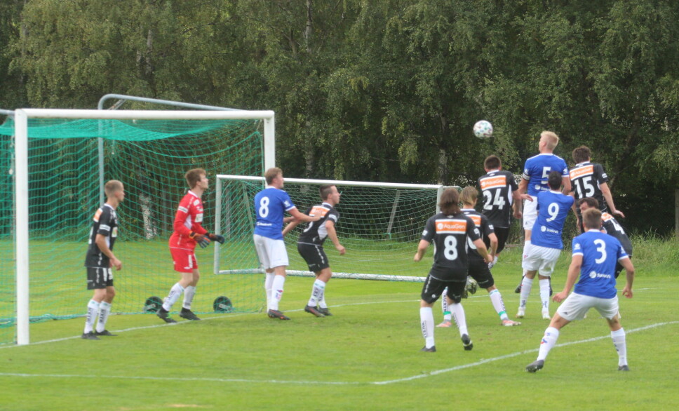 Surnadal-kaptein Vegar Brøske headar inn 4-2.