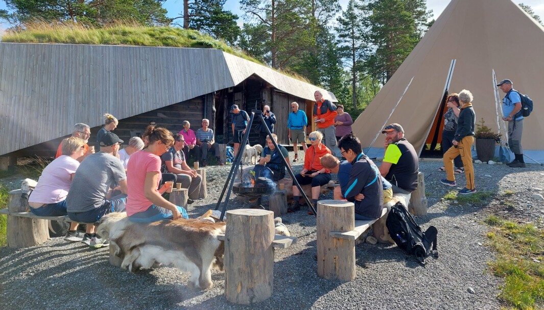 Mange tok turen til Trollheimstunet for å delta på åpningen av "Helgetunmarka Rindals innfallsport til Trollheimen". Mange tok turen til Trollheimstunet for å delta på åpningen av "Helgetunmarka Rindals innfallsport til Trollheimen".