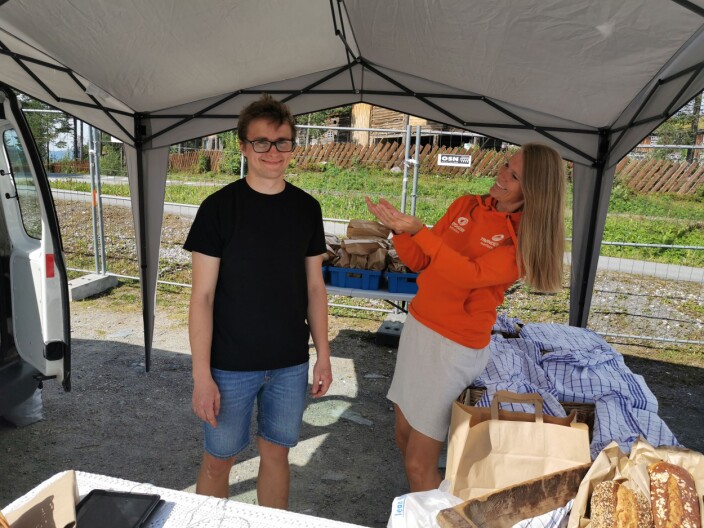 -Jeg er så stolt av produsentene, sier Brit Melting i Trøndersk Matfestival, her med Martin Trønsdal frå Hæmstelt -Jeg er så stolt av produsentene, sier Brit Melting i Trøndersk Matfestival, her med Martin Trønsdal frå Hæmstelt