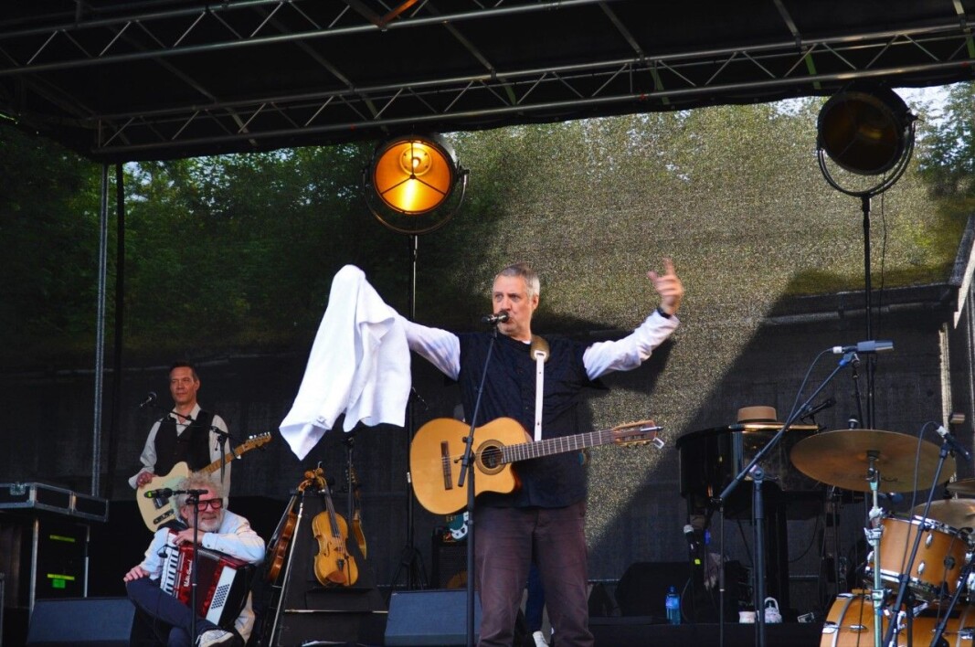 Jan Ingvar Toft som tryller for publikum Jan Ingvar Toft som tryller for publikum