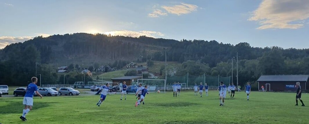 Surnadal 2 og Søya møttes til dyst på Søyabanen søndag. Surnadal 2 og Søya møttes til dyst på Søyabanen søndag.