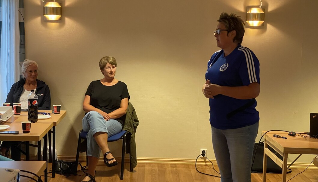 Heid Snekvik presenterer opplegget, med Liv Dalsegg og Ellbjørg Haugen Larsen som fornøyde tilhørere. Heid Snekvik presenterer opplegget, med Liv Dalsegg og Ellbjørg Haugen Larsen som fornøyde tilhørere.