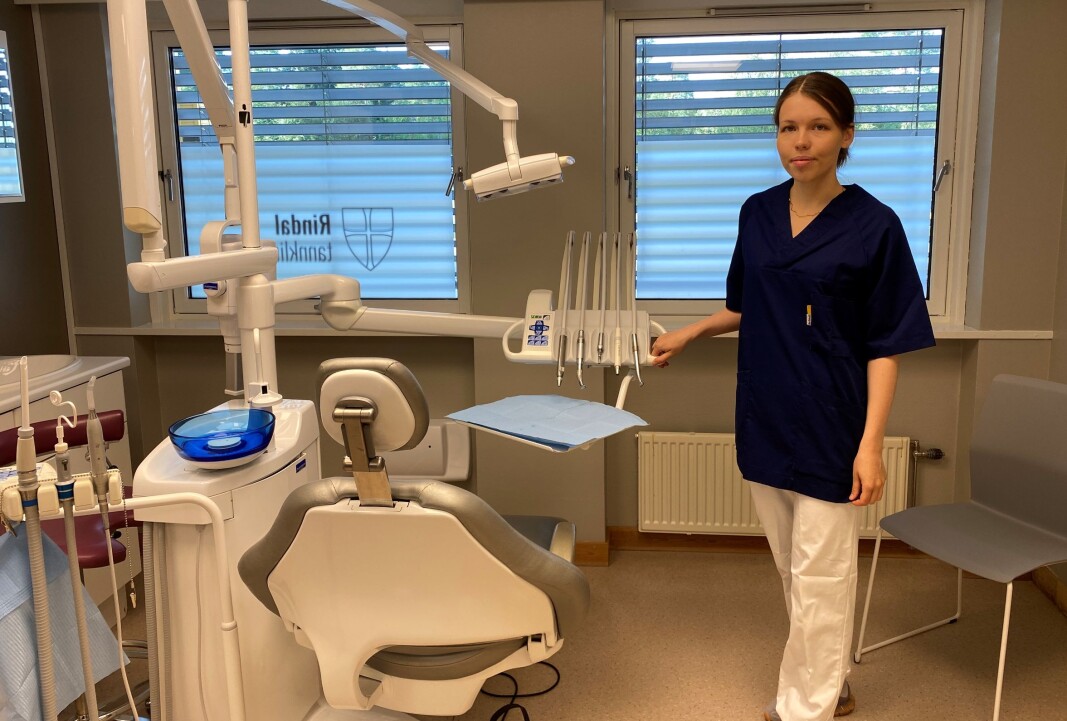 Julie Larsen har allerede begynt å ta imot pasienter på tannklinikken i Rindal. Julie Larsen har allerede begynt å ta imot pasienter på tannklinikken i Rindal.