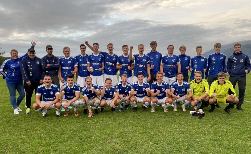 Bak f.v.: Heid Snekvik (lagleiar), Ole Einar Bolme (assistenttrenar), Webjørn Holten (trenar), Frikk Hauglann Talgø, Sander Smevoll, Viljar Fiske Kvande, Andreas Dalsegg Sæter, Tore Bæverfjord, Vegar Brøske, Henrik Kvande-Talgø, Ørjan Nes Haugen, Edvard Bolme Fjerstad, Lasse Vaseng Hansen, Martin Bolme Fjerstad og Jonas Jordet Bergem. Framme f.v.: Lars Mogstad, Arnstein Aasbø, Sondre Næss Bolme, Håkon Bredesen, Vegard Gjul, Sindre Hyldbakk Kvande, Ingebrigt Løfaldli, Sindre Fiske, Torstein Snekvik og Mattis Fiske. Bak f.v.: Heid Snekvik (lagleiar), Ole Einar Bolme (assistenttrenar), Webjørn Holten (trenar), Frikk Hauglann Talgø, Sander Smevoll, Viljar Fiske Kvande, Andreas Dalsegg Sæter, Tore Bæverfjord, Vegar Brøske, Henrik Kvande-Talgø, Ørjan Nes Haugen, Edvard Bolme Fjerstad, Lasse Vaseng Hansen, Martin Bolme Fjerstad og Jonas Jordet Bergem. Framme f.v.: Lars Mogstad, Arnstein Aasbø, Sondre Næss Bolme, Håkon Bredesen, Vegard Gjul, Sindre Hyldbakk Kvande, Ingebrigt Løfaldli, Sindre Fiske, Torstein Snekvik og Mattis Fiske.