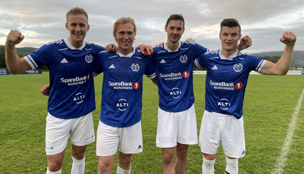 Arkivfoto: Målscorer og Surnadals beste spiller Andreas Dalsegg Sæter (f.v.), Frikk Hauglann Talgø, Sander Smevoll og Arnstein Aasbø. Arkivfoto: Målscorer og Surnadals beste spiller Andreas Dalsegg Sæter (f.v.), Frikk Hauglann Talgø, Sander Smevoll og Arnstein Aasbø.