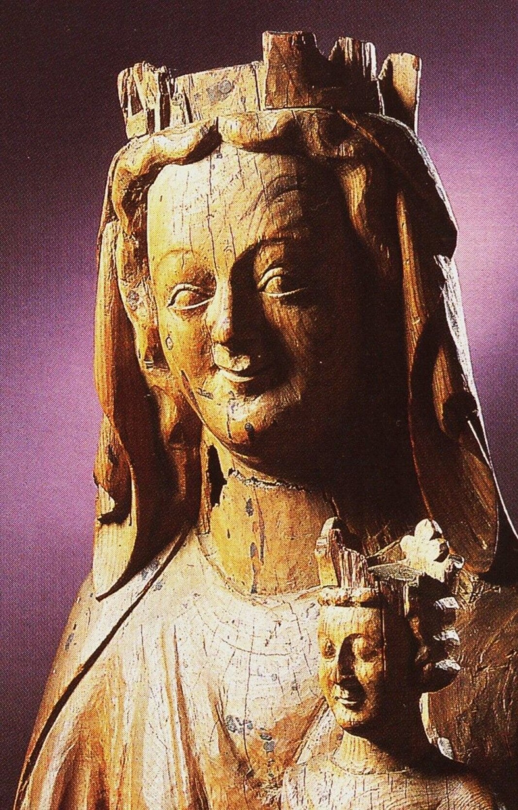 Madonnafigur frå kyrkja på Skei rundt 1250. Madonnafigur frå kyrkja på Skei rundt 1250.