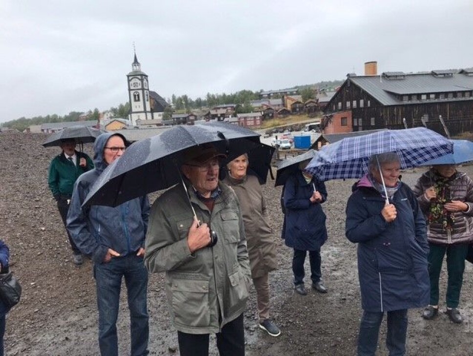 Bergstadenvandring i regn. Bergstadenvandring i regn.
