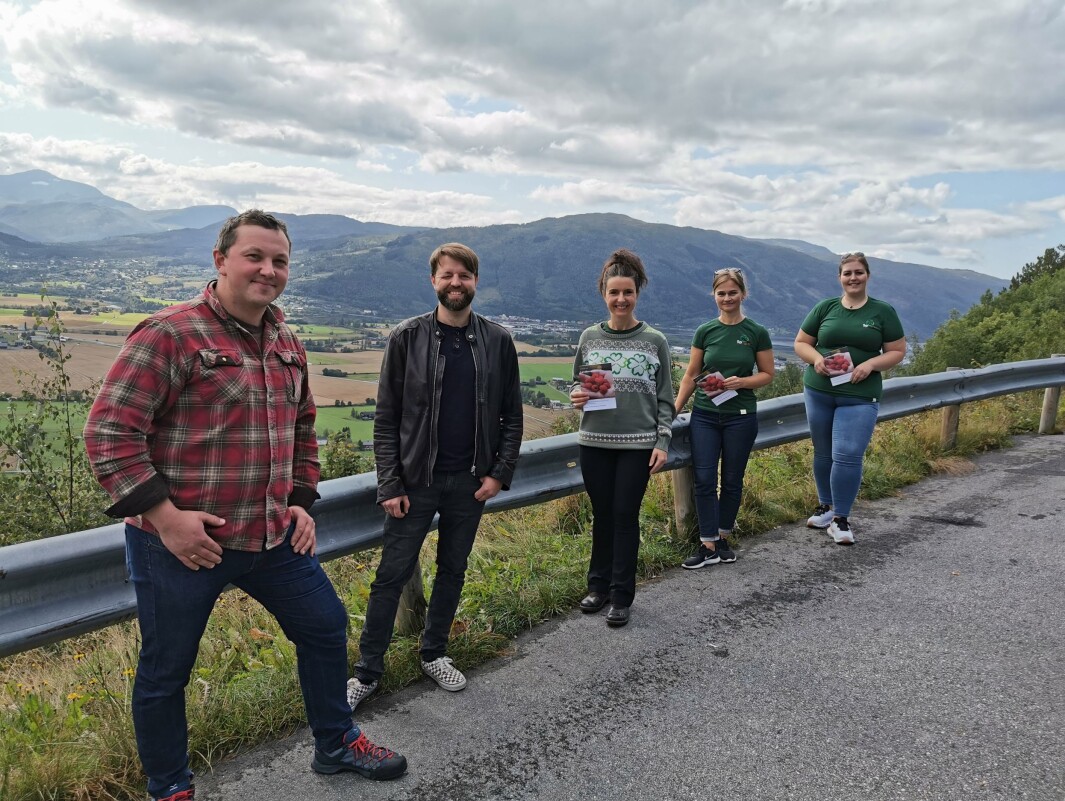 Fra venstre Leder i Surnadal Bondelag Jan Henrik Moen, nestleder Eirik Fiske, Stortingsrepresentant Jenny Klinge, ordfører Margrethe Svinvik og leder i Surnadal Senterparti Silje Beate Holten. Fra venstre Leder i Surnadal Bondelag Jan Henrik Moen, nestleder Eirik Fiske, Stortingsrepresentant Jenny Klinge, ordfører Margrethe Svinvik og leder i Surnadal Senterparti Silje Beate Holten.