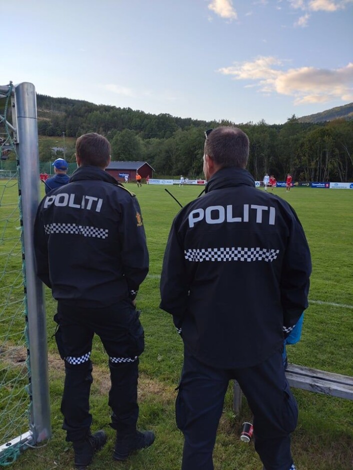 Nærpolitiet var på plass på kamp. Nærpolitiet var på plass på kamp.