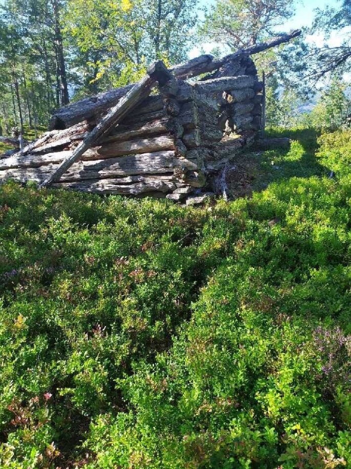 Strengaløå sig sakte men sikkert saman, slik mange liknande bygningar frå fortida. Men enno lever historiene om dei som arbeidde her for nokre mannsaldrar sidan. Strengaløå sig sakte men sikkert saman, slik mange liknande bygningar frå fortida. Men enno lever historiene om dei som arbeidde her for nokre mannsaldrar sidan.