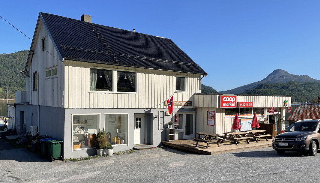 Flagget var tidleg på plass da Samvirkelaget på Bølandet starta 75-årsfeiringa laurdag. Flagget var tidleg på plass da Samvirkelaget på Bølandet starta 75-årsfeiringa laurdag.
