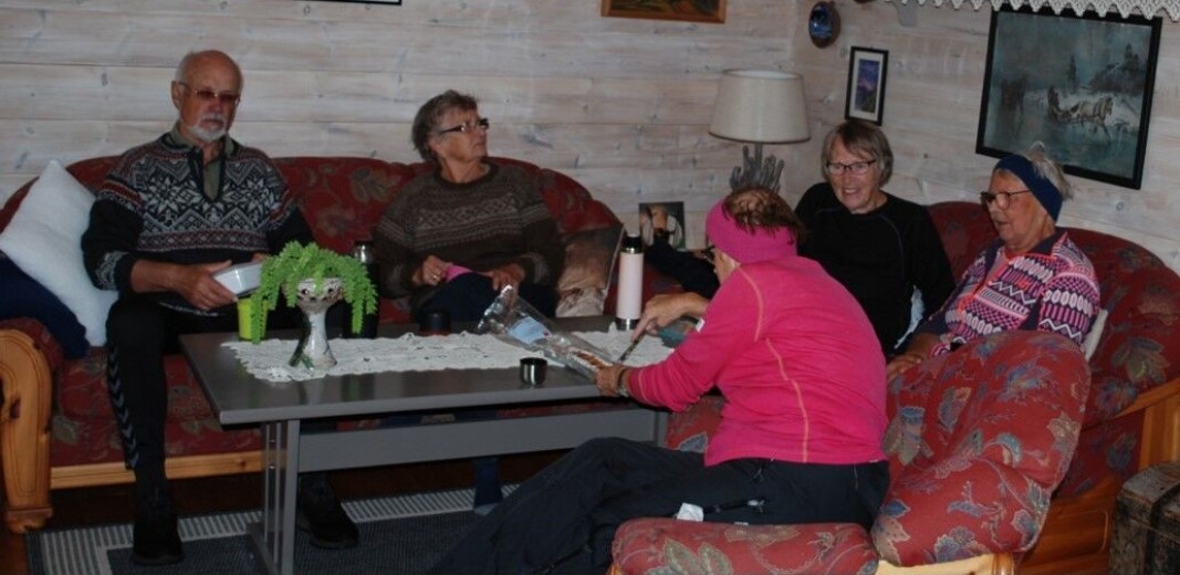 <strong></strong>Svein, Brynhild, Mali, Ingrid og Elen koser seg med nistemat.<strong></strong> <strong></strong>Svein, Brynhild, Mali, Ingrid og Elen koser seg med nistemat.<strong></strong>
