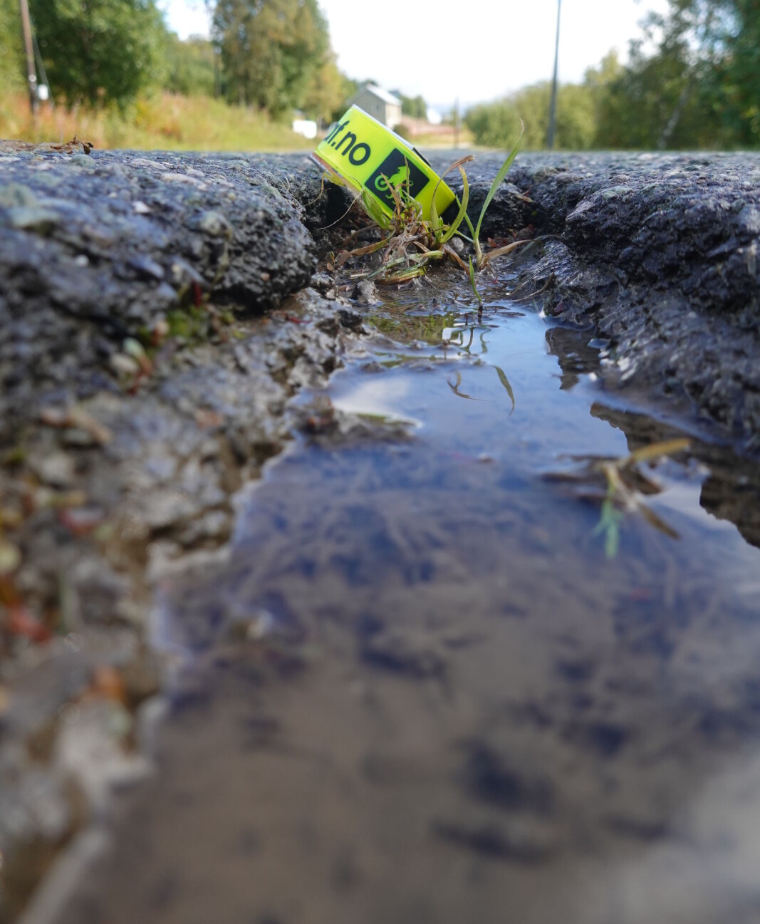 Fylkeskommunene overtok ansvaret for en betydelig andel av veinettet i 2010. Siden da har vedlikeholdsetterslepet på norske veier fått vokse seg altfor stort. Det samlede etterslepet er nå på over 100 milliarder kroner, mesteparten på fylkesveier. Veiene vi kjører på hver dag skriker etter mer vedlikehold. Fylkeskommunene overtok ansvaret for en betydelig andel av veinettet i 2010. Siden da har vedlikeholdsetterslepet på norske veier fått vokse seg altfor stort. Det samlede etterslepet er nå på over 100 milliarder kroner, mesteparten på fylkesveier. Veiene vi kjører på hver dag skriker etter mer vedlikehold.