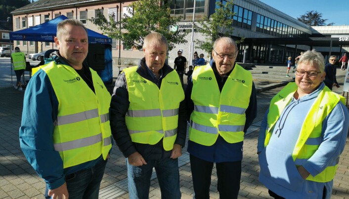 Vakter fra hornmusikken. Fra venstre Pål Nordvik, Odd Asbjørn Bævre, Odd Møkkelgjerd og Ragna Marie Mauset Vakter fra hornmusikken. Fra venstre Pål Nordvik, Odd Asbjørn Bævre, Odd Møkkelgjerd og Ragna Marie Mauset