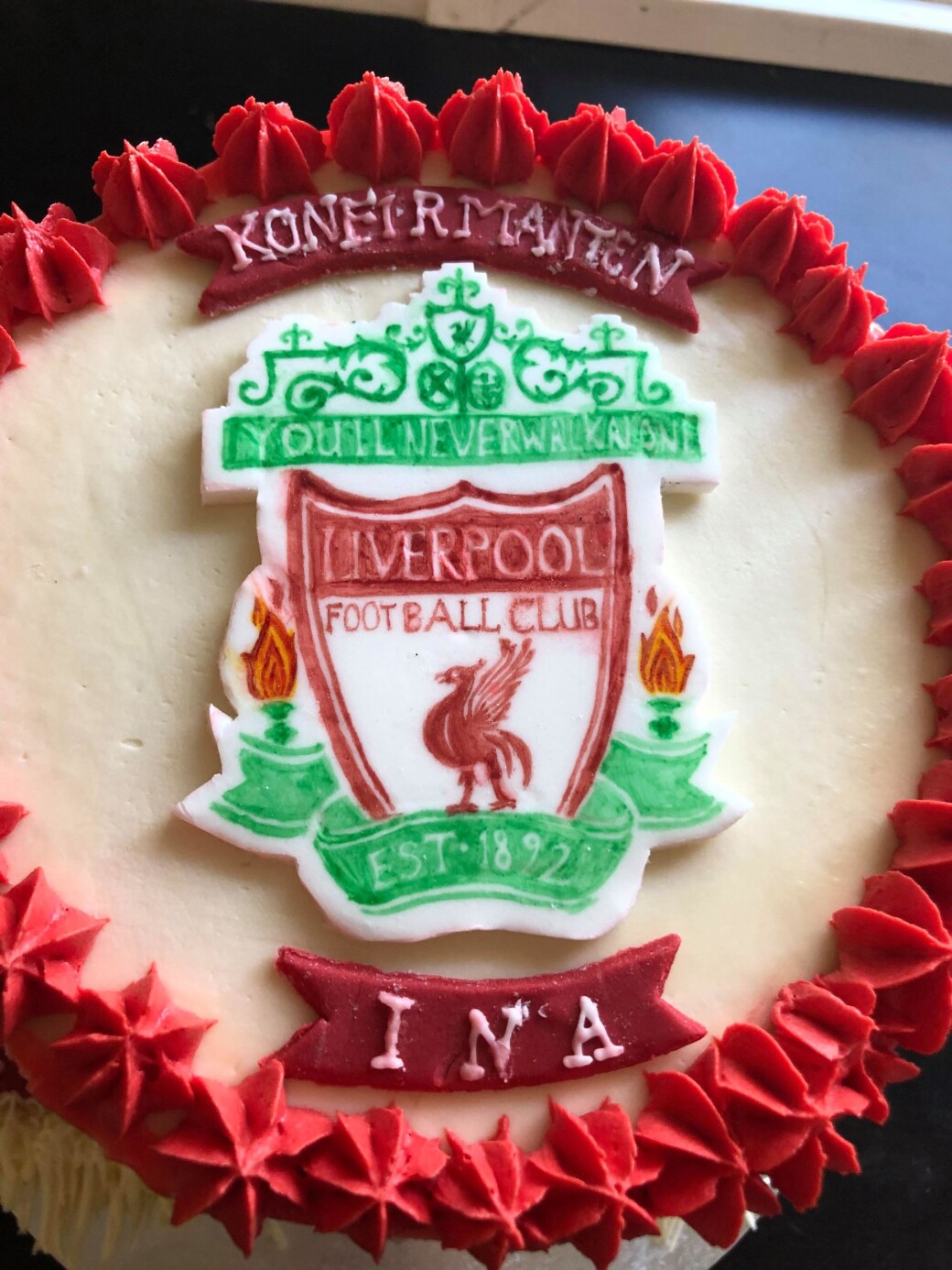 Liverpool-logo tegnet og malt for frihånd av Uma Børset Bekken Liverpool-logo tegnet og malt for frihånd av Uma Børset Bekken