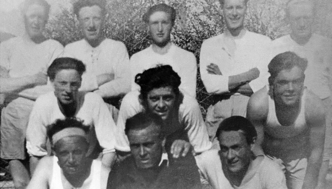 Det legendariske «Makkolaget» frå rundt 1950 heitte så fordi Bøfjord I.L. ikkje hadde råd til drakter! Framme frå venstre: Kåre Dønheim, Sverre Holm, Steinar Sæterøy. Midtrekka: Kåre Staknes, Johan Ansnes, Sverre Bøe. Bak: Ingvar Bøklepp, Aksel Bøe, Tore Sollid, Olav Jan Sættem, Odd Heggem. Det legendariske «Makkolaget» frå rundt 1950 heitte så fordi Bøfjord I.L. ikkje hadde råd til drakter! Framme frå venstre: Kåre Dønheim, Sverre Holm, Steinar Sæterøy. Midtrekka: Kåre Staknes, Johan Ansnes, Sverre Bøe. Bak: Ingvar Bøklepp, Aksel Bøe, Tore Sollid, Olav Jan Sættem, Odd Heggem.