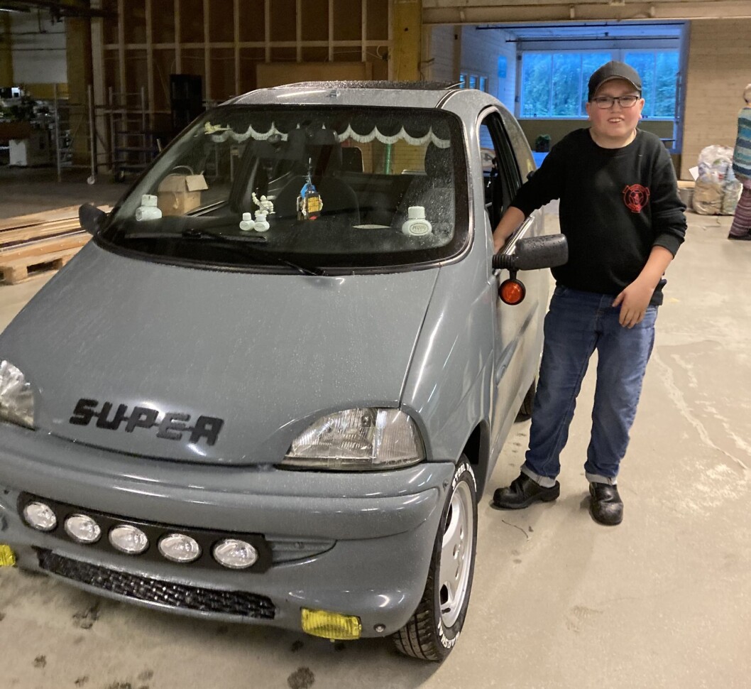 Aron med grombilen! Aron med grombilen!