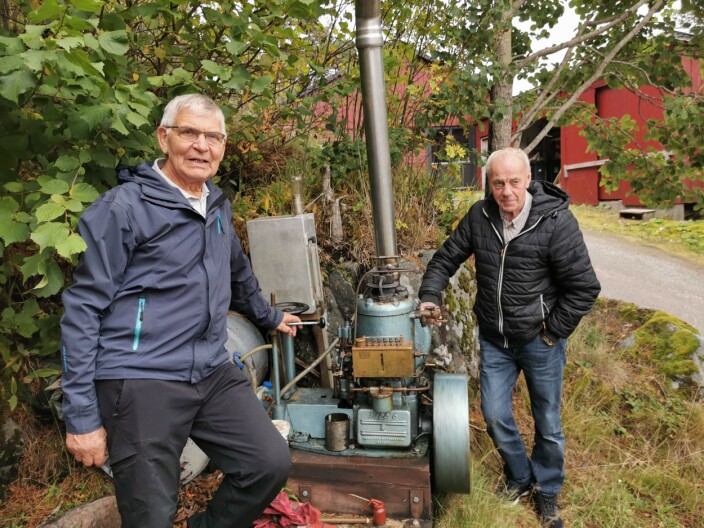 Andres Vaagland og Gunnar Strand med Sabbmotoren Andres Vaagland og Gunnar Strand med Sabbmotoren
