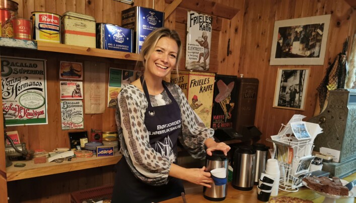 Gunhild Vetleseter Bøe var blant dem som sørget for mat og kaffe til gjestene Gunhild Vetleseter Bøe var blant dem som sørget for mat og kaffe til gjestene