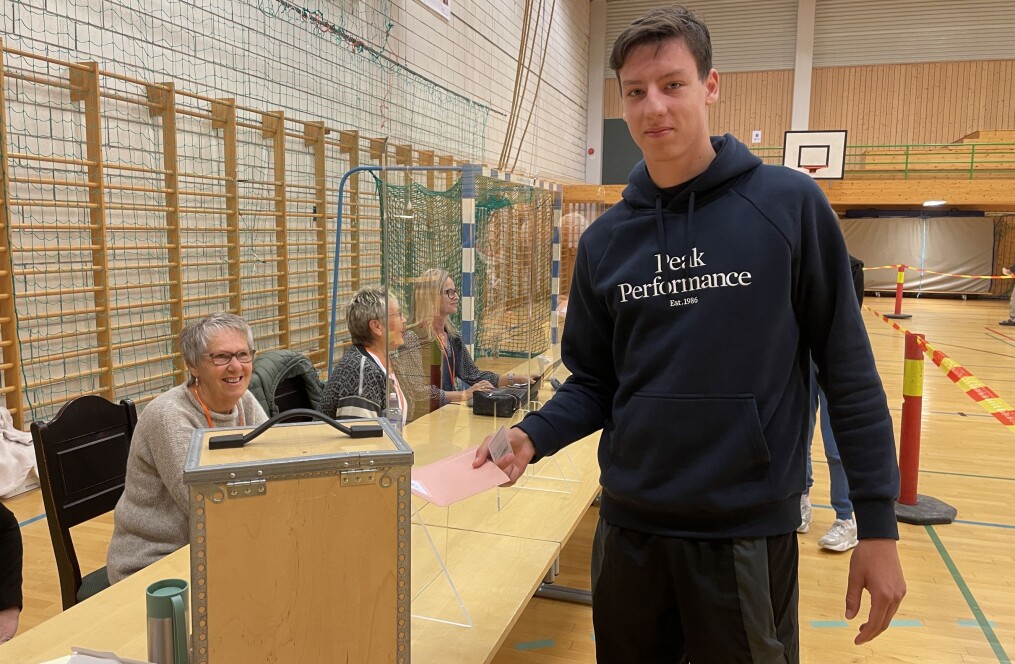 Viljar Fiske Kvande leverer si første stemme. Viljar Fiske Kvande leverer si første stemme.