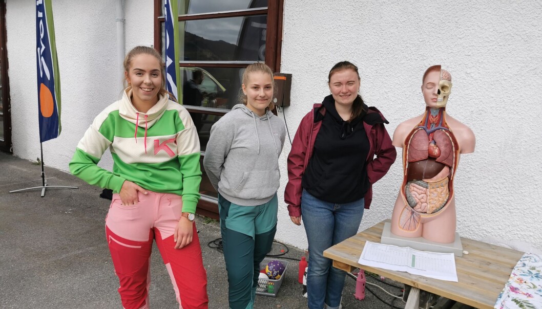 Disse damene fra Helse- og oppvekstlinja ved Surnadal Vidergående tok med torso: Ronja Henden, Rakel Mikkelsen og Stine Larsen Faksnes Disse damene fra Helse- og oppvekstlinja ved Surnadal Vidergående tok med torso: Ronja Henden, Rakel Mikkelsen og Stine Larsen Faksnes