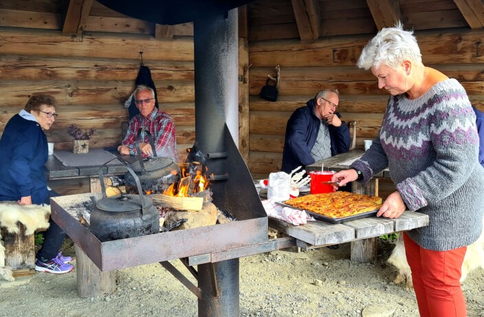 Om litt er kaken klar Om litt er kaken klar