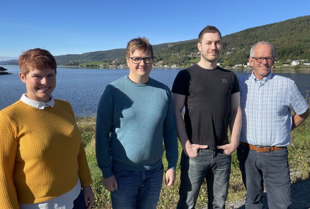 Iren Sæterbø (f.v.), Håkon Fredriksen, Ole Kristian Simensen og Magne Løfaldli hos Innveno. Iren Sæterbø (f.v.), Håkon Fredriksen, Ole Kristian Simensen og Magne Løfaldli hos Innveno.