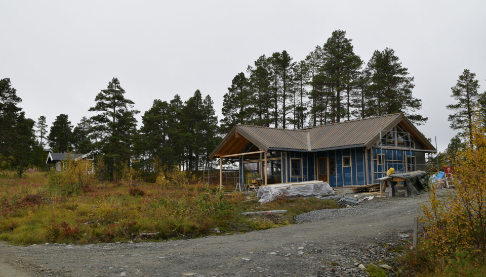 Ny hytte under oppføring i Langtjønnåsen hyttefelt.