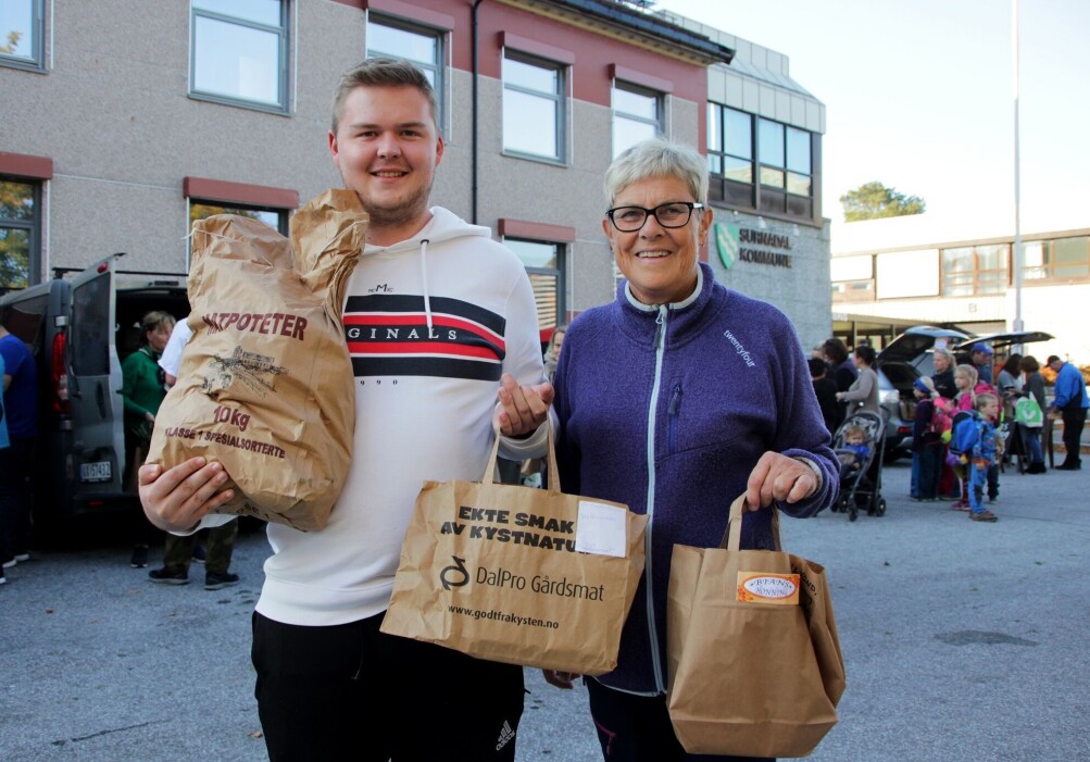 Alexander og Kjellaug Ulvund under den aller første REKO-utleveringen, 26. september 2019. Alexander og Kjellaug Ulvund under den aller første REKO-utleveringen, 26. september 2019.