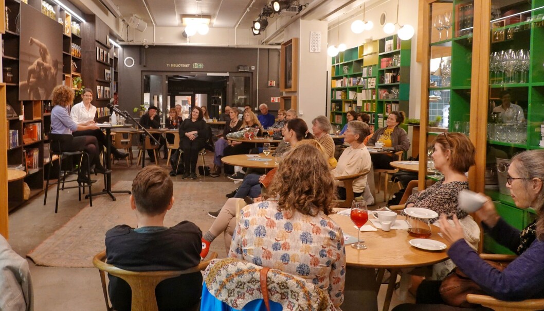 Fra bokslippet i Litteraturhuset. På grunn av smittevernhensyn var det begrenset med plasser og bokslippet var utsolgt. Fra bokslippet i Litteraturhuset. På grunn av smittevernhensyn var det begrenset med plasser og bokslippet var utsolgt.