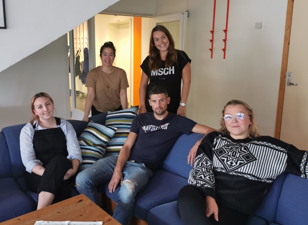 Hovedroller. Første rekke fra venstre Tuva Telstad, Gøran Bolme og Line Indergård. Bakerst Maria Cecilie Sandbæk og Hanne Moen Fiske Hovedroller. Første rekke fra venstre Tuva Telstad, Gøran Bolme og Line Indergård. Bakerst Maria Cecilie Sandbæk og Hanne Moen Fiske