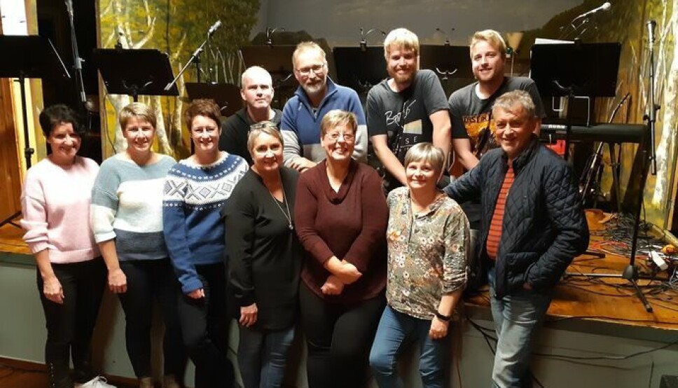 Lars Jarle & The Big Mamas: Nederst fra venstre: Brynhild Riksheim, Tove Bævre, Rita Settemsdal, Tøtte Snekvik, Maybritt Hakstad, Grete Ingunn Krogstadnes og Tor Rovik. Øverst: Erling Solem, Per Jarle Riksheim, Tore Settemsdal og Lars Settemsdal.