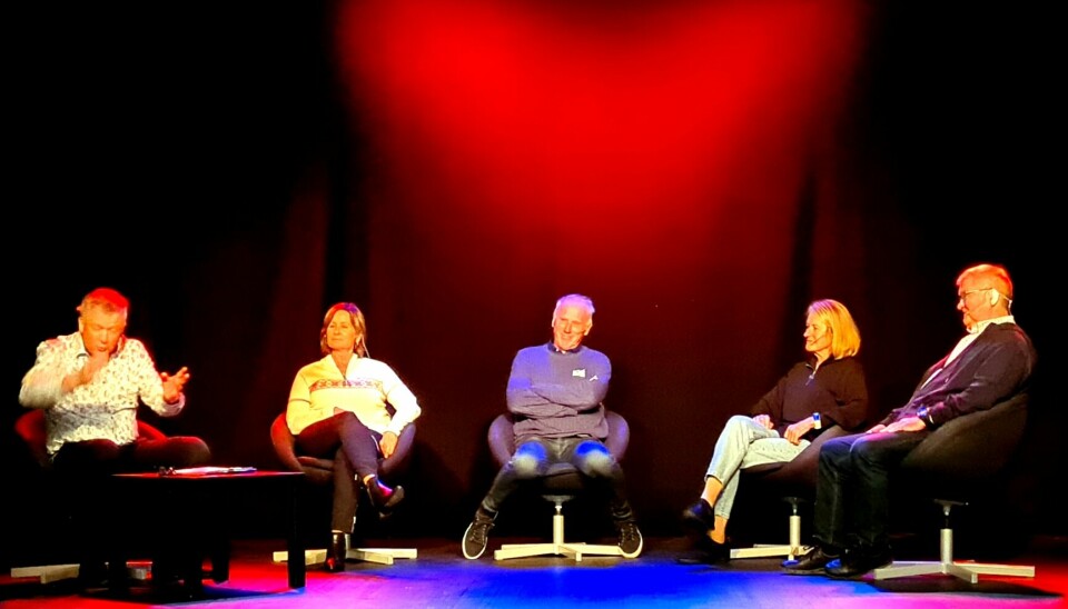Panelsamtalen vart leda av Otto Ulseth (t.v), vidare ser vi Marit Myrmæl, Oddvar Brå, Berit Aunli og Johan Landsem.