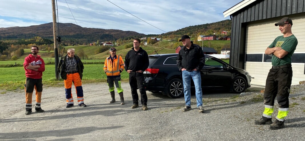Jon Ole Røen, Oddvar Røen, John Bjørnholm, Ivar Myklegard, Ola Syrstad og Sigurd Røen er lei av dårlige veier. Jon Ole Røen, Oddvar Røen, John Bjørnholm, Ivar Myklegard, Ola Syrstad og Sigurd Røen er lei av dårlige veier.