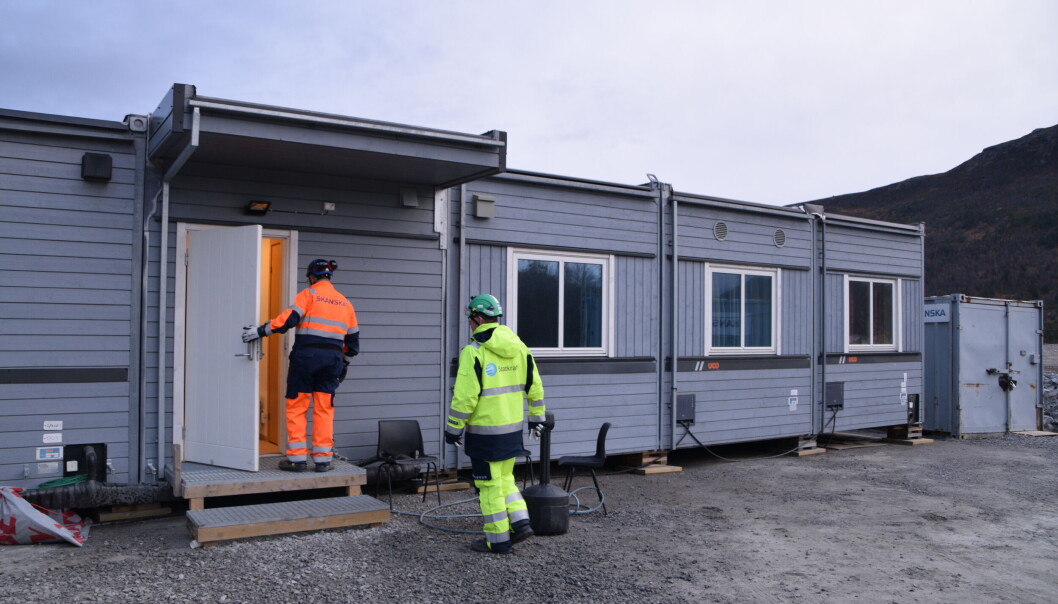Brakker med garderober og spiserom på Gråhaugen. Brakker med garderober og spiserom på Gråhaugen.