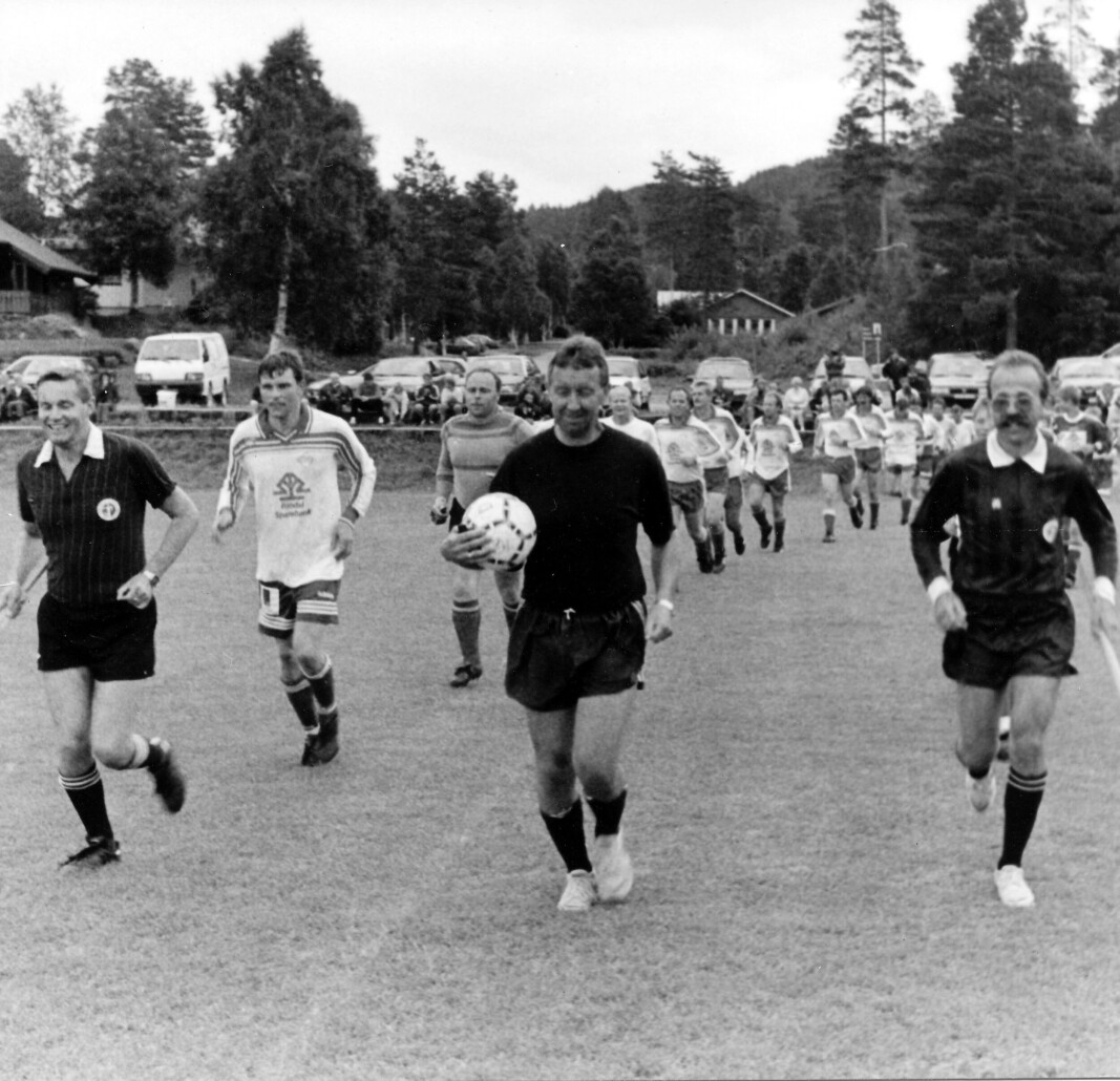 Showkamp i 1997: Herrelaget til Troll anno 86 mot juniorlaget til Rindalstroll. Inge Hermann er med i dommertrioen sammen med Willy Karlstrøm og Kjell Bråten. Showkamp i 1997: Herrelaget til Troll anno 86 mot juniorlaget til Rindalstroll. Inge Hermann er med i dommertrioen sammen med Willy Karlstrøm og Kjell Bråten.