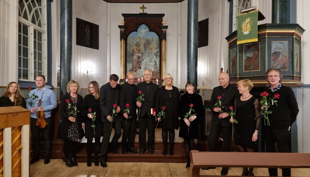 Fra venstre: Hedda Hansen Berg, Anders Larsen, Anne Kleivset, Lone Eines, koret Wok og Henning Sommerro Fra venstre: Hedda Hansen Berg, Anders Larsen, Anne Kleivset, Lone Eines, koret Wok og Henning Sommerro