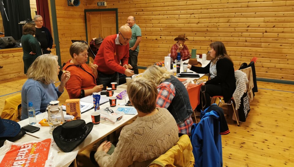 Uten mat og drikke... Bakels og græt, sjokolade og kaffe må til for å holde blodsukret oppe på travle øvingskvelder