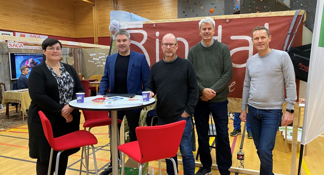 Ordfører Vibeke Langli, Nils Heggem og Mons Otnes fra Rindal kommune, sammen med Øistein Lindmark og Henning Nybo, som var foredragsholdere på hytteseminaret i Rindalshuset på fredag. Ordfører Vibeke Langli, Nils Heggem og Mons Otnes fra Rindal kommune, sammen med Øistein Lindmark og Henning Nybo, som var foredragsholdere på hytteseminaret i Rindalshuset på fredag.