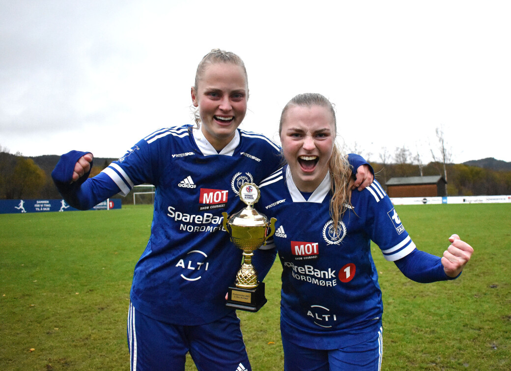 Søstrene Alice og Andrea Eide Naustbakk scoret målene til Surnadal Søstrene Alice og Andrea Eide Naustbakk scoret målene til Surnadal