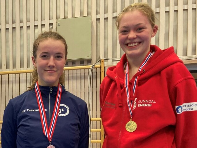 Jevn kamp mellom disse to, men Jenny Listhaug (t. v.)fra vertsklubben Trondheim måtte se seg slått av Aurora Dønheim Berle (t. h.) Jevn kamp mellom disse to, men Jenny Listhaug (t. v.)fra vertsklubben Trondheim måtte se seg slått av Aurora Dønheim Berle (t. h.)