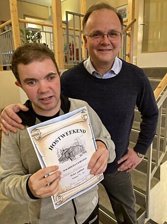 Halvor med diplomet Halvor med diplomet