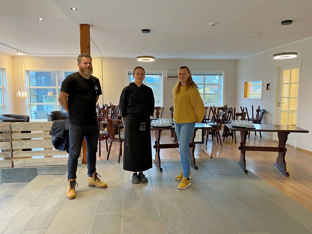 Stian Bekken, Birgitte Stokke og Camilla Løften i det som skal bli det nye serveringslokalet. Stian Bekken, Birgitte Stokke og Camilla Løften i det som skal bli det nye serveringslokalet.