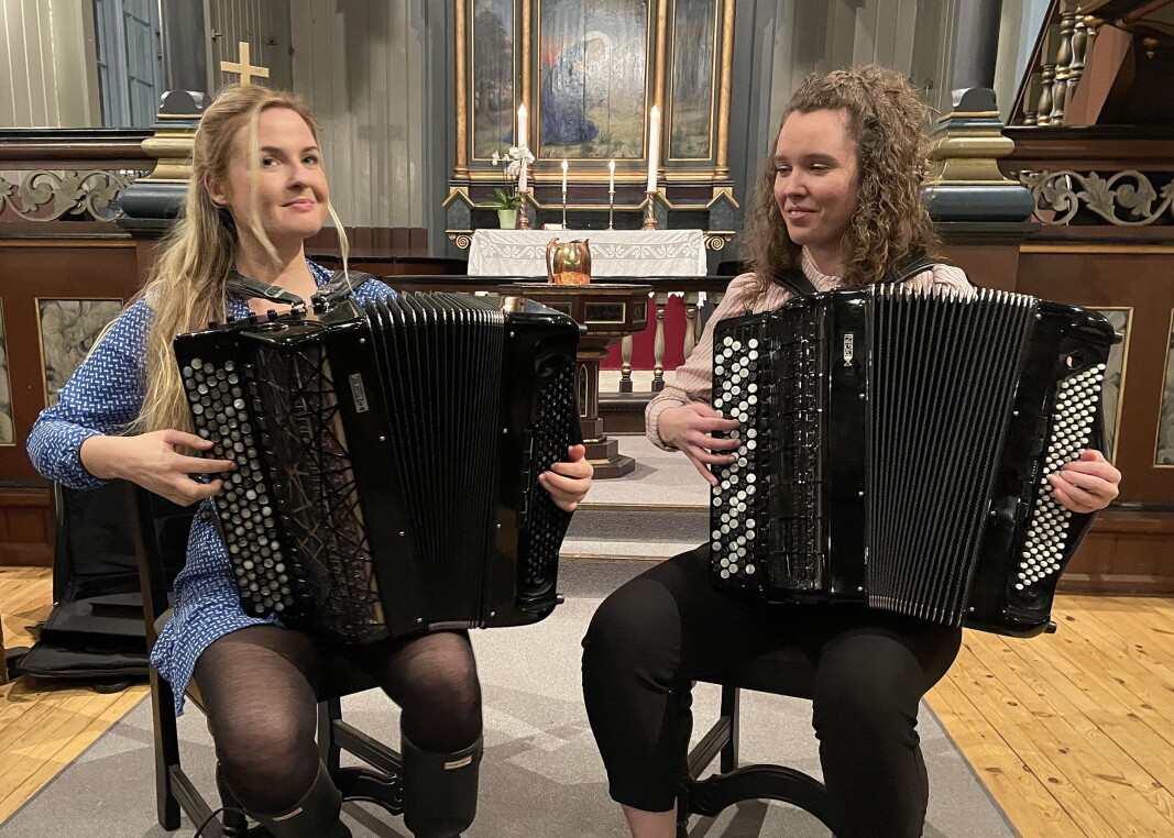 Kristin Bjørdal og Aasta Thorgeirsdottir kallar seg «Storm Duo». Og med både milde, vakre og brusande tonar tok dei forsamlinga med storm! Kristin Bjørdal og Aasta Thorgeirsdottir kallar seg «Storm Duo». Og med både milde, vakre og brusande tonar tok dei forsamlinga med storm!